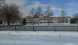 Здание школы, п. Хвоенск, ул. Комсомольская, 6А